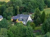 Ansicht - Charmante Doppelhaushälfte mit moderner Wärmepumpe, Wintergarten & gepflegtem Grundstück in BergaElster