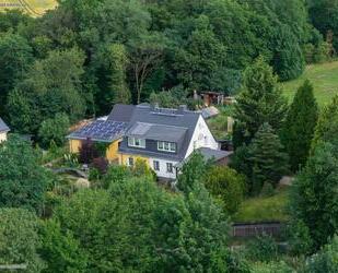 Charmante Doppelhaushälfte mit moderner Wärmepumpe, Wintergarten & gepflegtem Grundstück in BergaElster