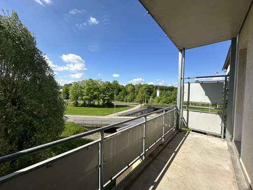 Balkon - Natur pur! Gessentalstraße! 3 Raum-Whg. mit Balkon und mit Blick ins Grüne!