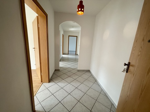 Flur (2) - 3 Zimmer 3- Zimmerwohnung zur Miete in Gera