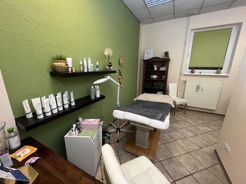 Raum 3 Kosmetik - 