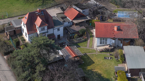Ansicht - Einfamilienhaus mit Poolhaus, Nebengebäuden und viel Garten!