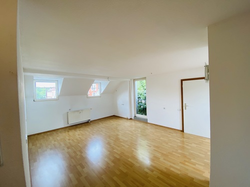 Wohnzimmer - 3 Zimmer Dachgeschoßwohnung zur Miete in Gera