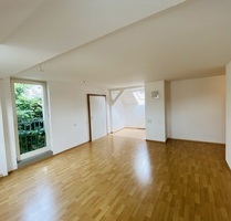 Mit Aufzug! Schicke 3 Raum Wohnung mit Dusche und Wanne im Zentrum von Gera.