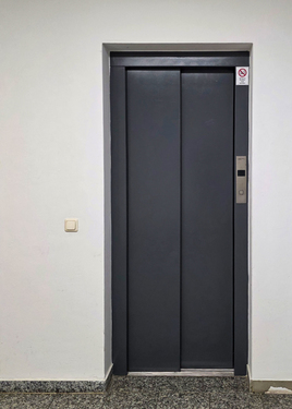 Aufzug - 2 Zimmer Dachgeschoßwohnung in Weida