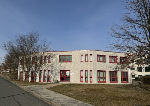 Ansicht - Vielseitiges Bürogebäude zum Verkauf in Gera – Schulungsräume, Parkplätze, gute Lage.