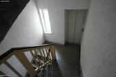 Treppenhaus mit Aufzug - 