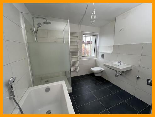 Bad - Erstbezug nach Sanierung: Exklusive 3 Zimmer Wohnung mit Balkon, Wanne und Dusche!