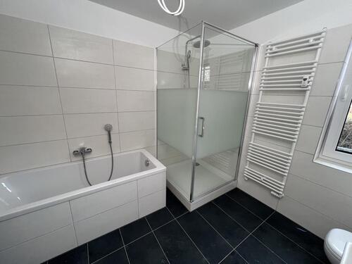 Bad - Etagenwohnung mit 88,00 m&sup2; in Gera zur Miete