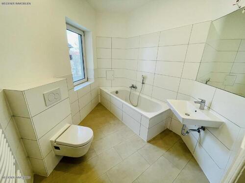 Bad - 4 Zimmer Etagenwohnung in Gera