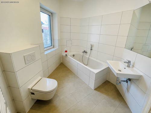 Bad - 4 Zimmer Etagenwohnung in Gera