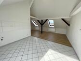 Wohnzimmer & Küche - Dachgeschoßwohnung mit 88,00 m&sup2; in Gera zur Miete