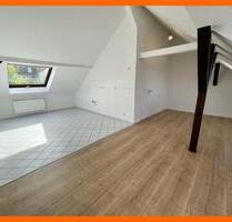 Mit Weitblick! 2,5 Raum DG Wohnung mit offener Küche im Wohnzimmer. Modernes Bad mit Wanne! - Gera