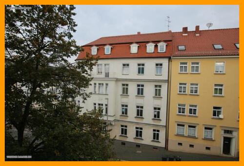 Hausansicht - **Ihr neues Zuhause wartet: 4-Raum-Wohnung mit Komfort-Badezimmer und großzügigem Wohnambiente!**