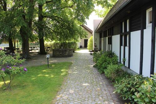 Freifläche Biergarten - 10 Zimmer Gaststätte, Restaurant, Lokal in Bocka