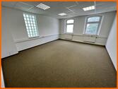 Büro 1 - Gewerbe mit 4 Räumen, Archiv und WC! Großer Parkplatz direkt am Haus!
