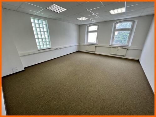 Büro 1 - Gewerbe mit 4 Räumen, Archiv und WC! Großer Parkplatz direkt am Haus!