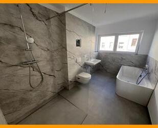Zweitbezug nach Neubau! Tolle 4-Raum EG-Wohnung im mit großem Balkon, Aufzug, in ruhiger Lage von Gera!
