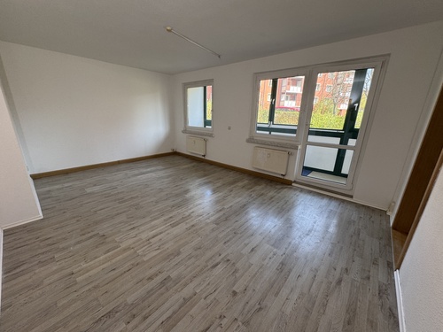 Wohnen - helle 2-Raum-Wohnung mit Wintergarten und Blick ins Grüne: in Gera-Bieblach!