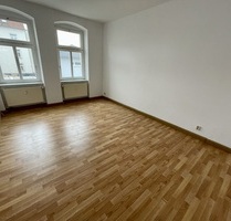 Wohnen in Gera-Debschwitz! Gemütliche 2 Raum-Wohnung. Bad mit Wanne und Fenster.