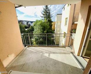 Süd-Balkon! 2-Raum Wohnung mit Dusche, Aufzug im Haus und Tiefgarage! - Gera
