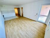Wohnzimmer & Küche - 2 Zimmer Etagenwohnung in Gera