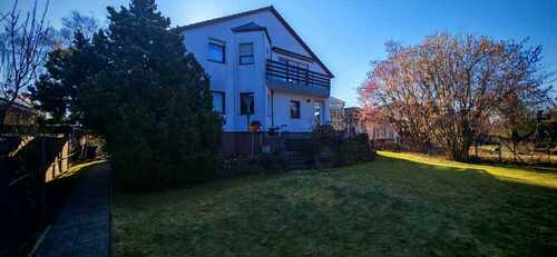 Rückseite mit Weg nach vorn - 7 Zimmer Einfamilienhaus zum Kaufen in Fredersdorf-Vogelsdorf OT Fredersdorf Süd