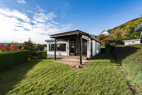 Außenansicht Garten - Attraktive Lage, großes Grundstück und moderne Architektur