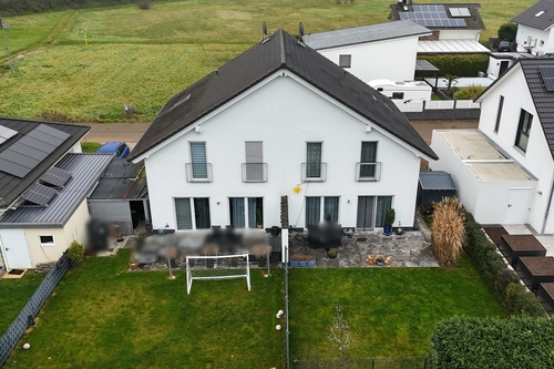 Rückansicht 2x - Modernes Doppelhaus Baujahr 2014 (vermietet)