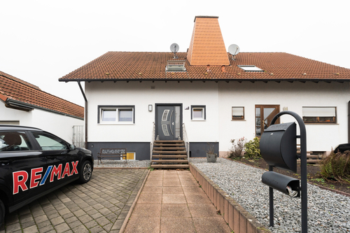 Haus Frontansicht - 6 Zimmer Doppelhaushälfte zum Kaufen in Hochborn