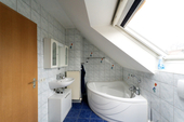 Tageslichtbadezimmer OG - 