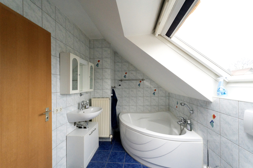 Tageslichtbadezimmer OG - 