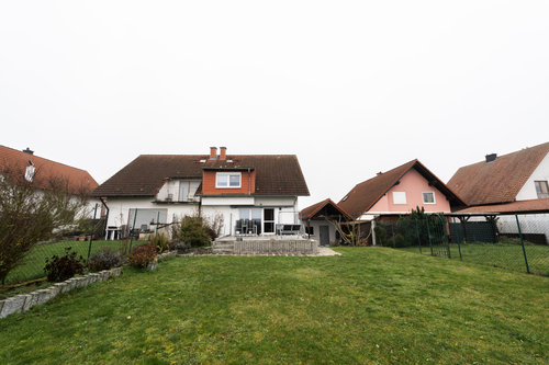 Haus Gartenansicht - Doppelhaushälfte mit großem Garten und Einliegerwohnung