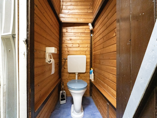 WC - 