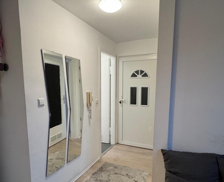 Flur - Dachgeschoßwohnung mit 40,07 m&sup2; in Denkendorf zum Kaufen