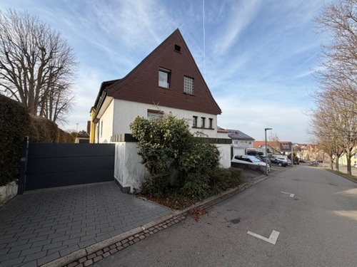 Haus - Einfamilienhaus mit Modernisierungsbedarf in zentraler Lage von Marbach