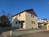 Hausansicht - '2-Familienhaus in guter Lage von Herrenberg, mit schönem Garten - Ideal für Handwerker und Bastler'