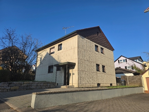 Hausansicht - '2-Familienhaus in guter Lage von Herrenberg, mit schönem Garten - Ideal für Handwerker und Bastler'