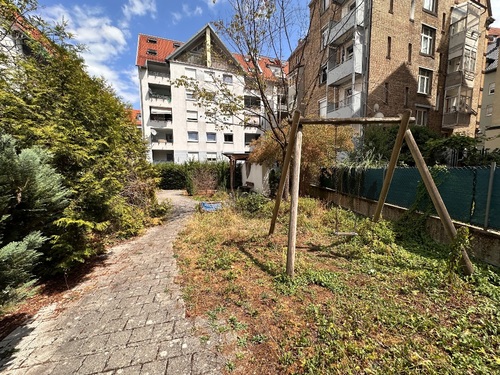 Gemeinschaftlicher Garten hinter dem Haus - 