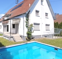 Wohntraum in Augsburg-Bärenkeller Ein- oder Zweifamilienhaus mit Pool - Augsburg / Bärenkeller