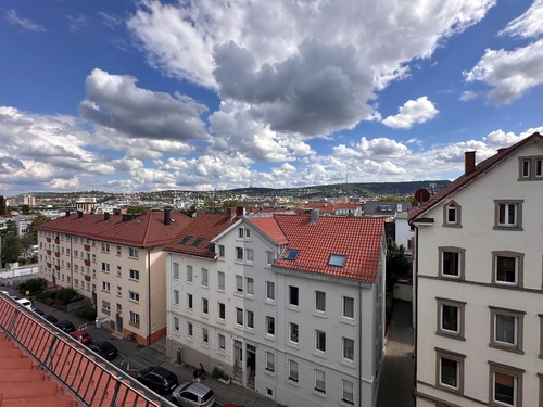 Zimmer 1 mit Blick aus dem Fenster - 