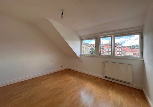 Zimmer 2 - 3 Zimmer Dachgeschoßwohnung in Stuttgart
