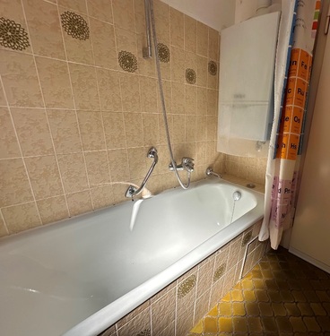 Badewanne mit Gasetagenheizung - 