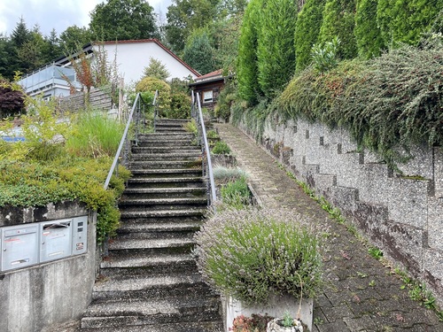 Hausaufgang - 7 Zimmer Einliegerwohnung zum Kaufen in Althütte