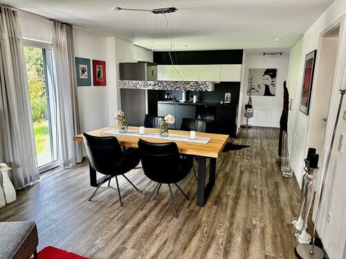 Wohnen-Essen - 'Hochwertige, helle 2,5-Zi.-EG-ETW mit eigenem Garten und TG-Stellplatz in Schorndorf'