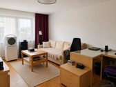 Wohnen - 'Gut geschnittene 2,5-Zi.-Wohnung mit Terrasse, Aufzug und Stellplatz in Bahnhofsnähe von Weinstadt”