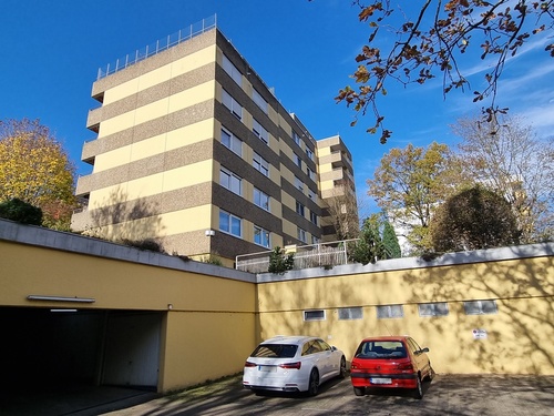 Außenansicht - 'Gepflegte 1-Zi.-Wohnung mit Aufzug, Balkon u. Stellplatz am grünen Stadtrand von Stuttgart-Botnang'