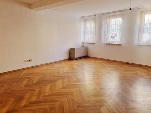 Wohnen 1. OG - 9 Zimmer Mehrfamilienhaus, Wohnhaus zum Kaufen in Bad Wimpfen