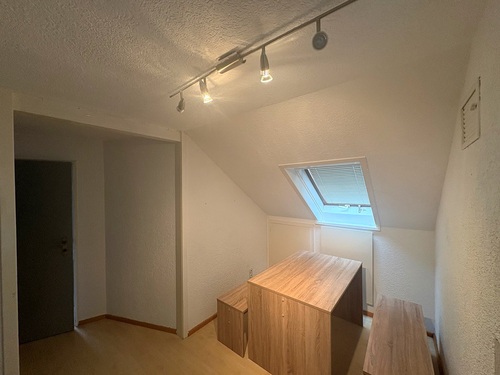 Vorplatz - Dachgeschoßwohnung mit 34,11 m&sup2; in Altbach zum Kaufen