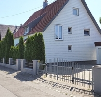 Wohntraum in Augsburg-Bärenkeller Ein- oder Zweifamilienhaus mit Pool - Augsburg / Bärenkeller
